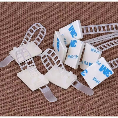 Un buon prezzo. Set di fascette per cavi in nylon 66 di alta qualità marca LC, 30mm, nere, autoadesive, montabili, con supporto sicuro per il raggruppamento dei cavi in linea