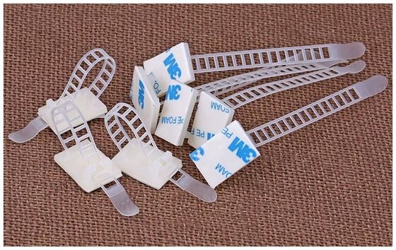 Un buon prezzo. 3M Cable Tie Holder Bianco Cable Tie Auto-bloccante 28*28MM PA66 Materiale in linea